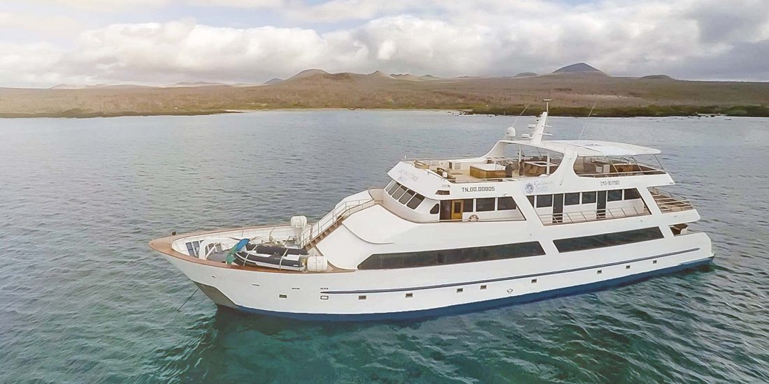 yacht-galapagos-sea-star-travel-1